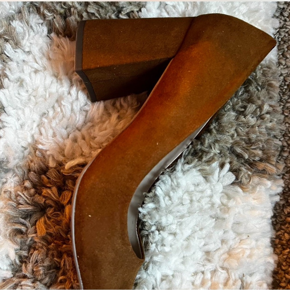 Charles David Arya Pump in size 8M